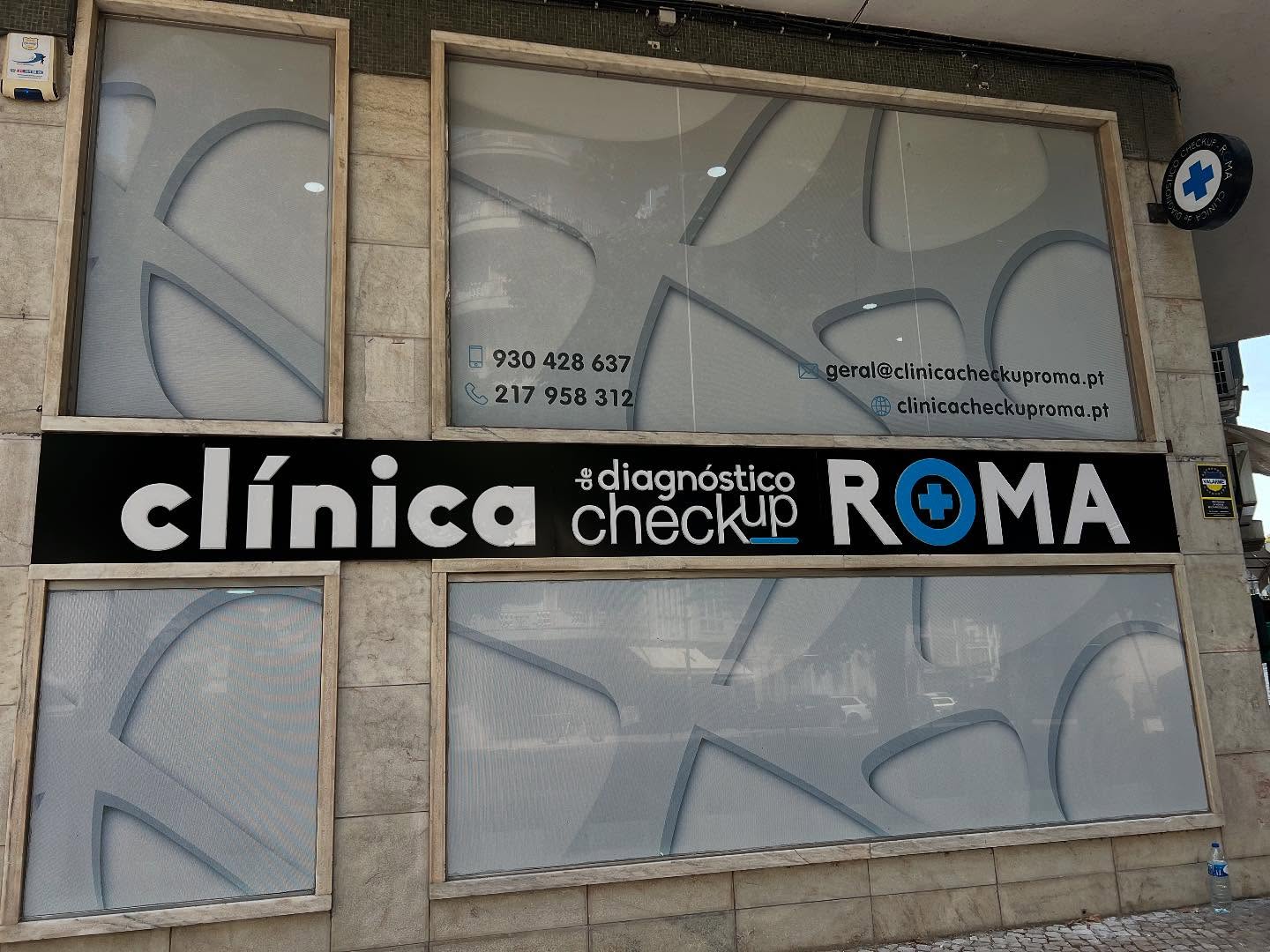 A Clínica Roma tem uma nova imagem, um reclame luminoso de última geração com leds de bai…
