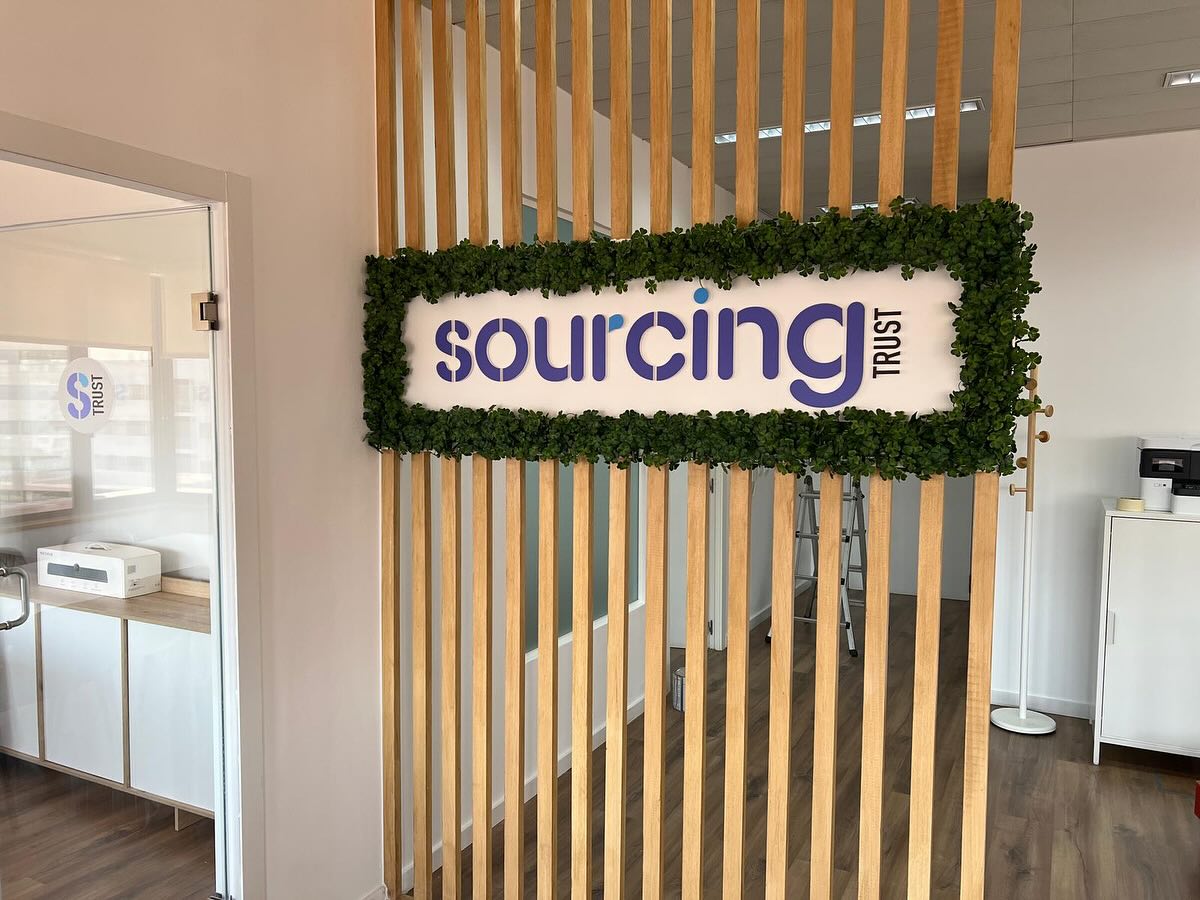 A Sourcing Trust tem um novo espaço e a decoração da comunicação não podia faltar.
